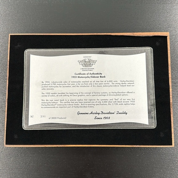 Harley-Davidson Rare Silver 1933 Motorcycle Sidecar Bank With Stand & Glass Base - Picture 11 of 13